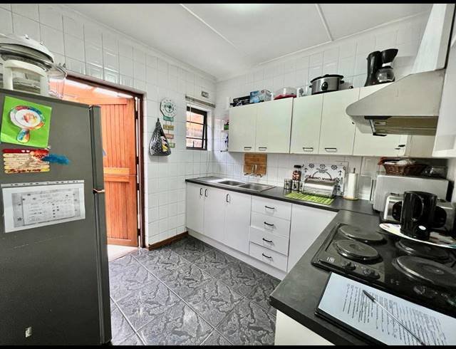 3 BEDROOM HOUSE FOR SALE IN SILVERSANDS